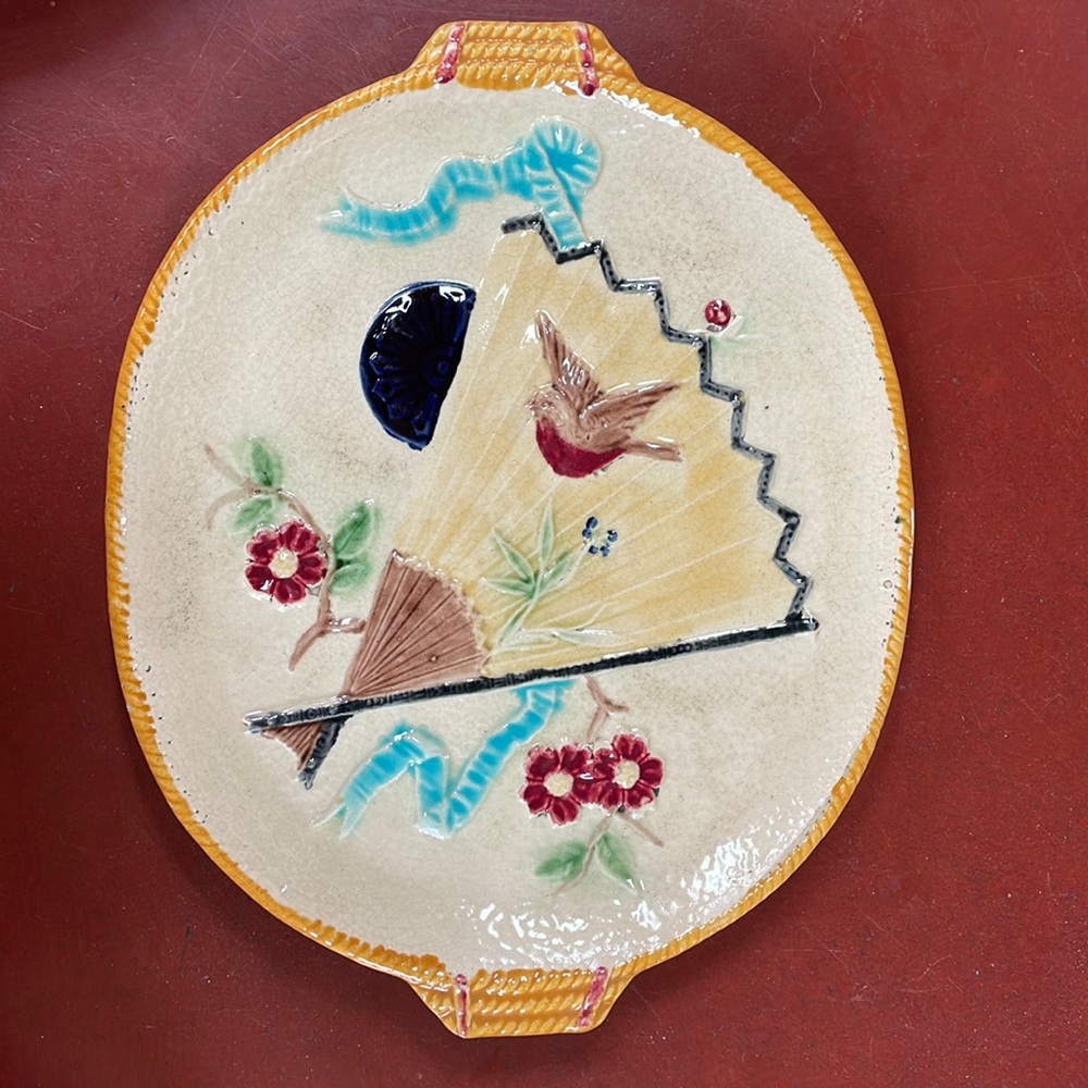 Attention majolica collectors! Antique bird/fan platter!